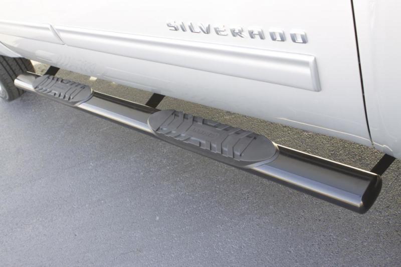 Lund 15-17 Chevy Colorado Crew Cab 5in. Oval Straight SS Nerf Bars - Polished - My Store