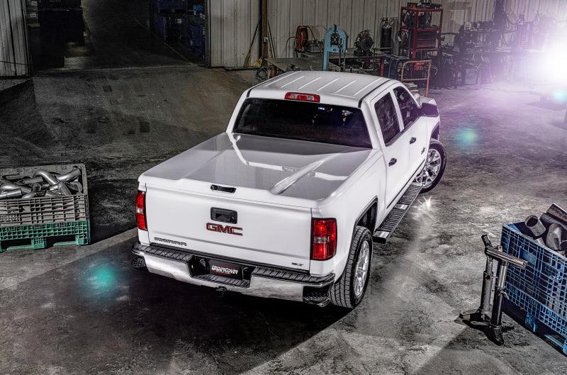 UnderCover 15-18 GMC Sierra 1500 (19 Limited) 5.8ft Elite LX Bed Cover - Deep Ocean Blue - Mammoth Racing -
