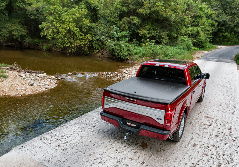 UnderCover 14-18 GMC Sierra 1500 (19 Limited) 6.5ft SE Bed Cover - Black Textured - Mammoth Racing -