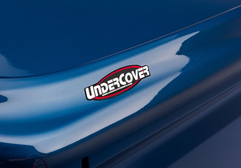 UnderCover 15-19 Chevy Colorado/GMC Canyon Lux Bed Cover - Black - Mammoth Racing -