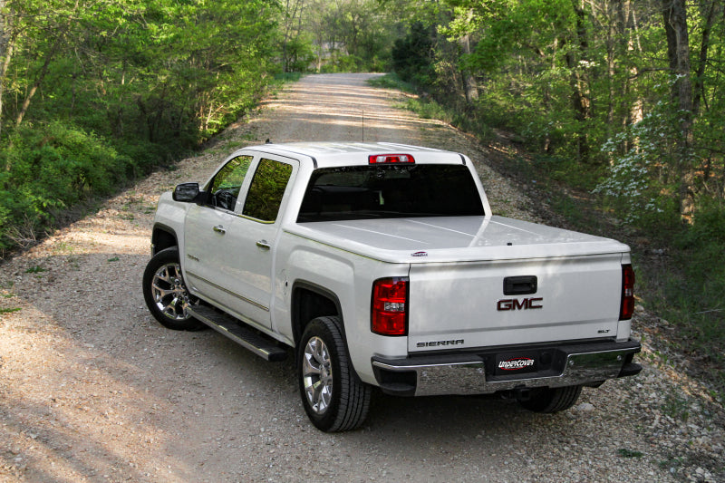UnderCover 07-13 GMC Sierra 1500 5.7ft Lux Bed Cover - Black - Mammoth Racing -