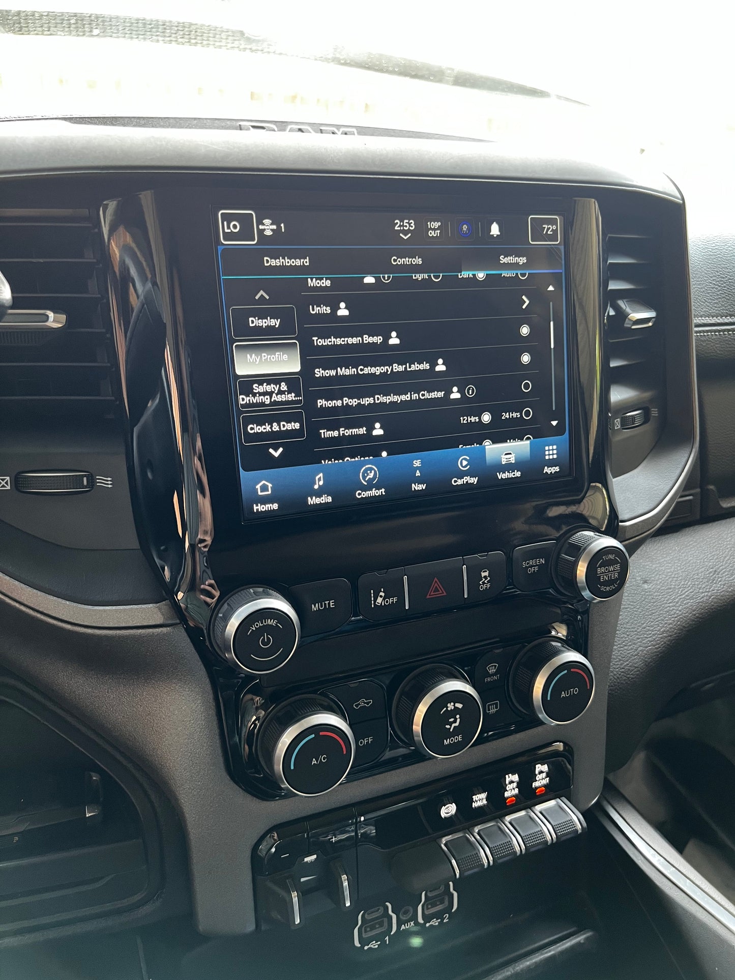 2019-2024 RAM Heavy Duty 2500/3500 UBL Uconnect 5 Upgrade kit with 8.4-inch Touchscreen including Wireless Apple CarPlay / Android Auto