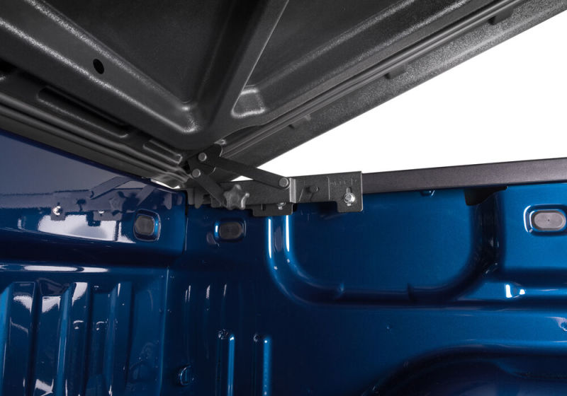 UnderCover 14-16 GMC Sierra 1500-3500 HD 6.5ft Lux Bed Cover - Iridium Effect - Mammoth Racing -