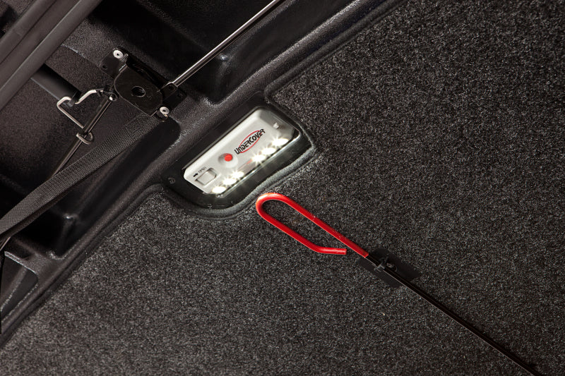 UnderCover 14-15 Chevy Silverado 1500 5.8ft Elite LX Bed Cover - White Diamond - Mammoth Racing -