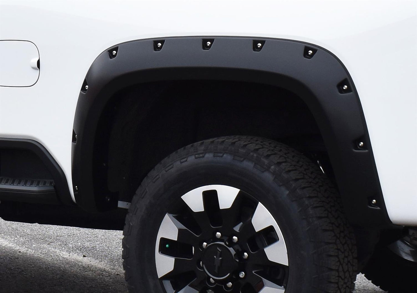 Bushwacker 19-21 Chevrolet Silverado 1500 Pocket Style Flares 4pc - Summit White - Mammoth Racing -