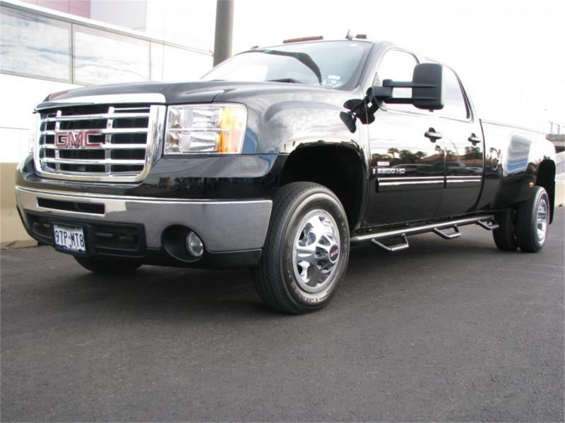 N-Fab Nerf Step 07-10 Chevy-GMC 2500/3500 Crew Cab 8ft Bed - Gloss Black - Bed Access - 3in - Mammoth Racing -