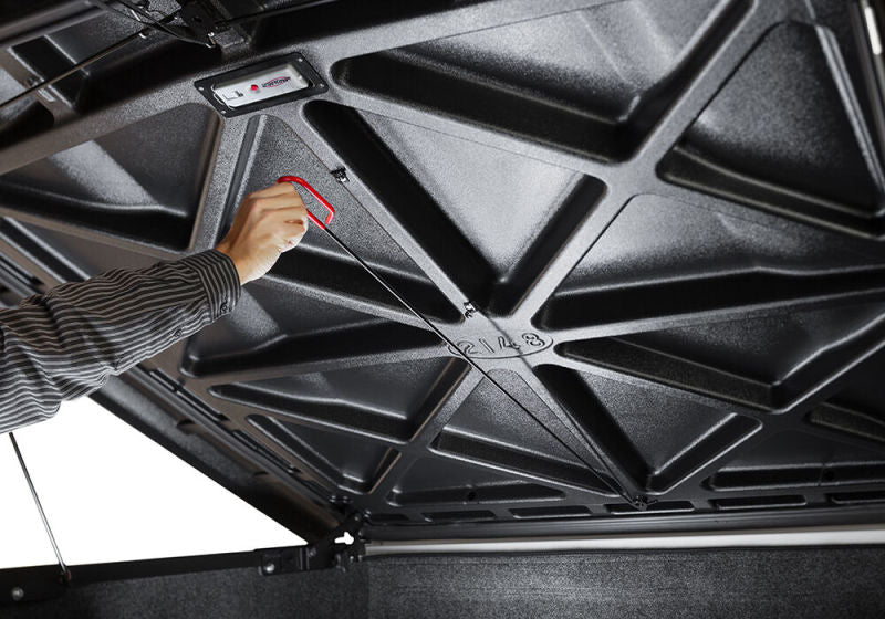 UnderCover 15-20 Chevy Colorado/GMC Canyon 5ft Elite Bed Cover - Black Textured - Mammoth Racing -