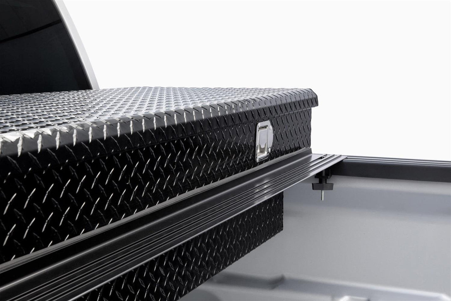 Extang 19-20 Chevy/GMC Silverado/Sierra 1500 (8 ft) Solid Fold 2.0 Toolbox - Mammoth Racing -