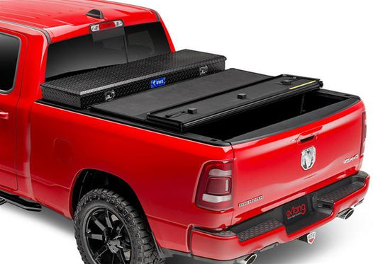 Extang 2020 Chevy/GMC Silverado/Sierra (8 ft) 2500hd/3500hd Solid Fold 2.0 Toolbox