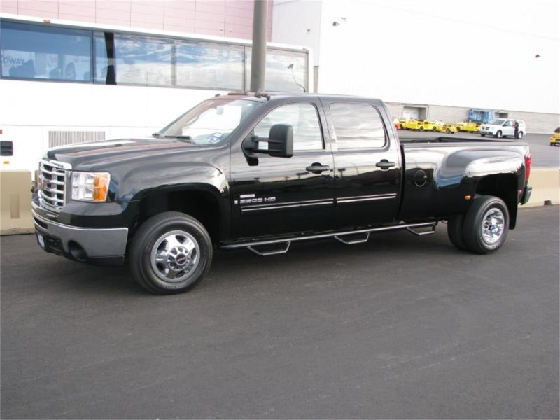 N-Fab Nerf Step 07-10 Chevy-GMC 2500/3500 Crew Cab 8ft Bed - Gloss Black - Bed Access - 3in - Mammoth Racing -