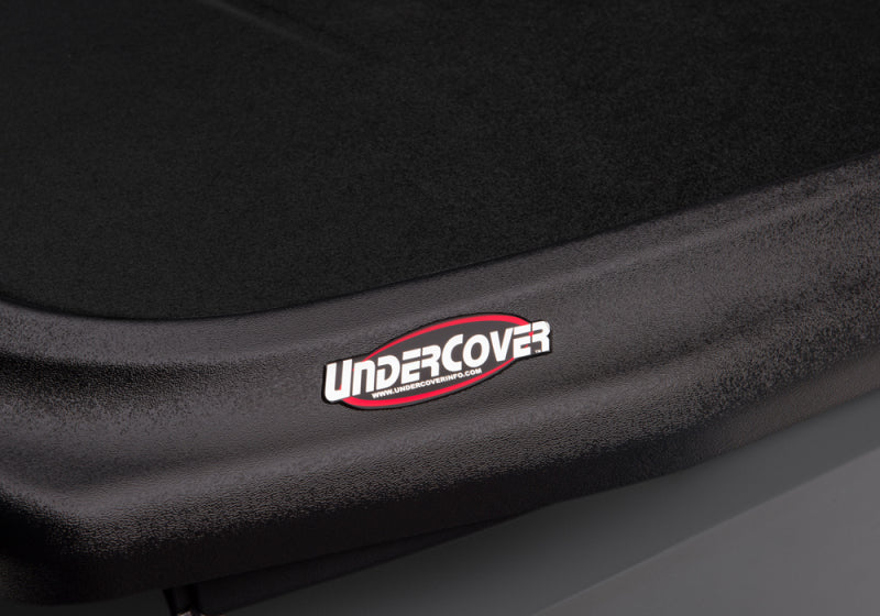 UnderCover 14-18 Chevy Silverado (19 Legacy) 5.8ft SE Bed Cover - Black Textured - Mammoth Racing -