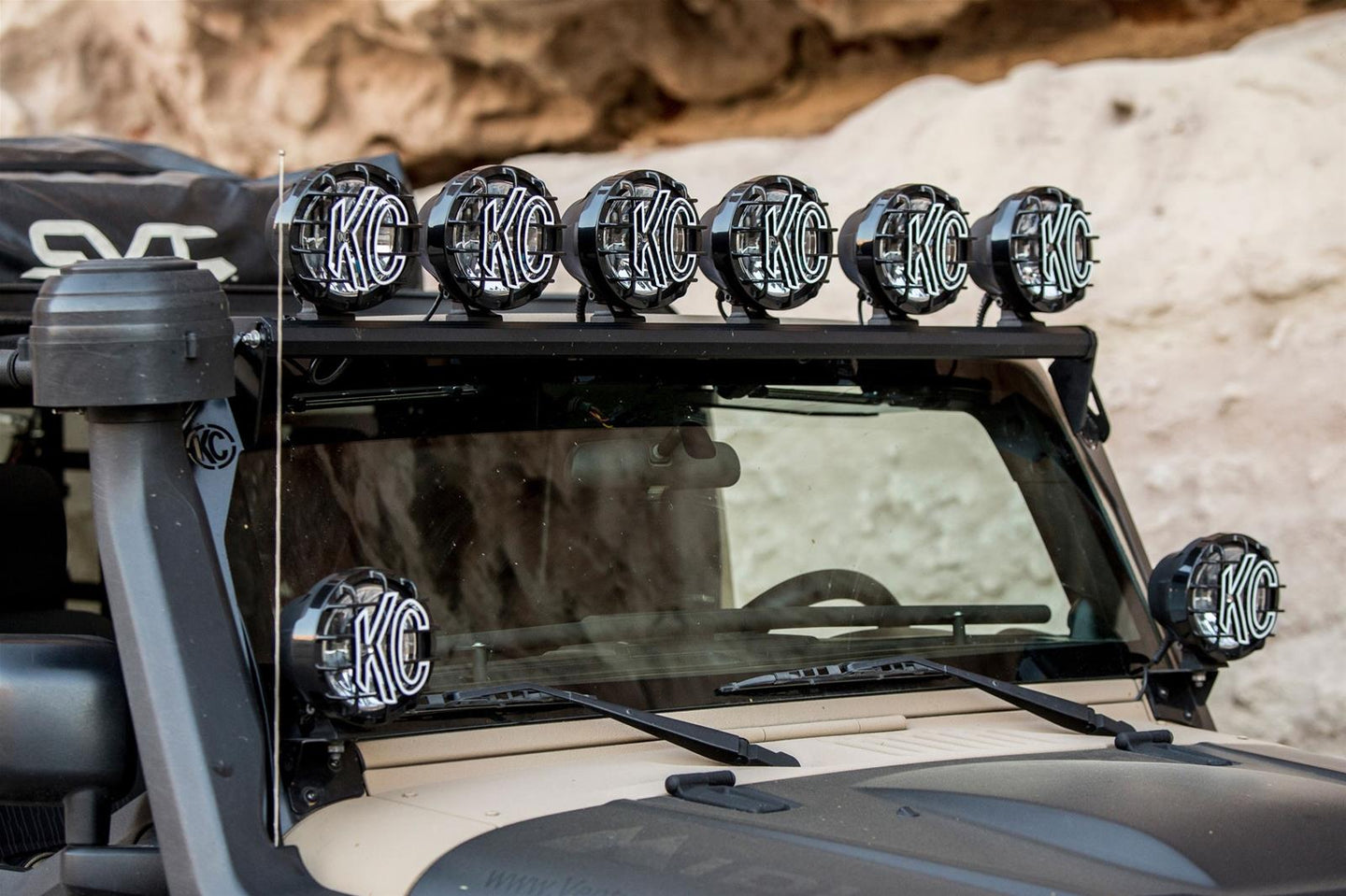 KC HiLiTES 07-18 Jeep JK 50in KC Xross Bar Overhead Apollo Pro Halogen 6-Light Sys (600w Combo Beam) - Mammoth Racing -