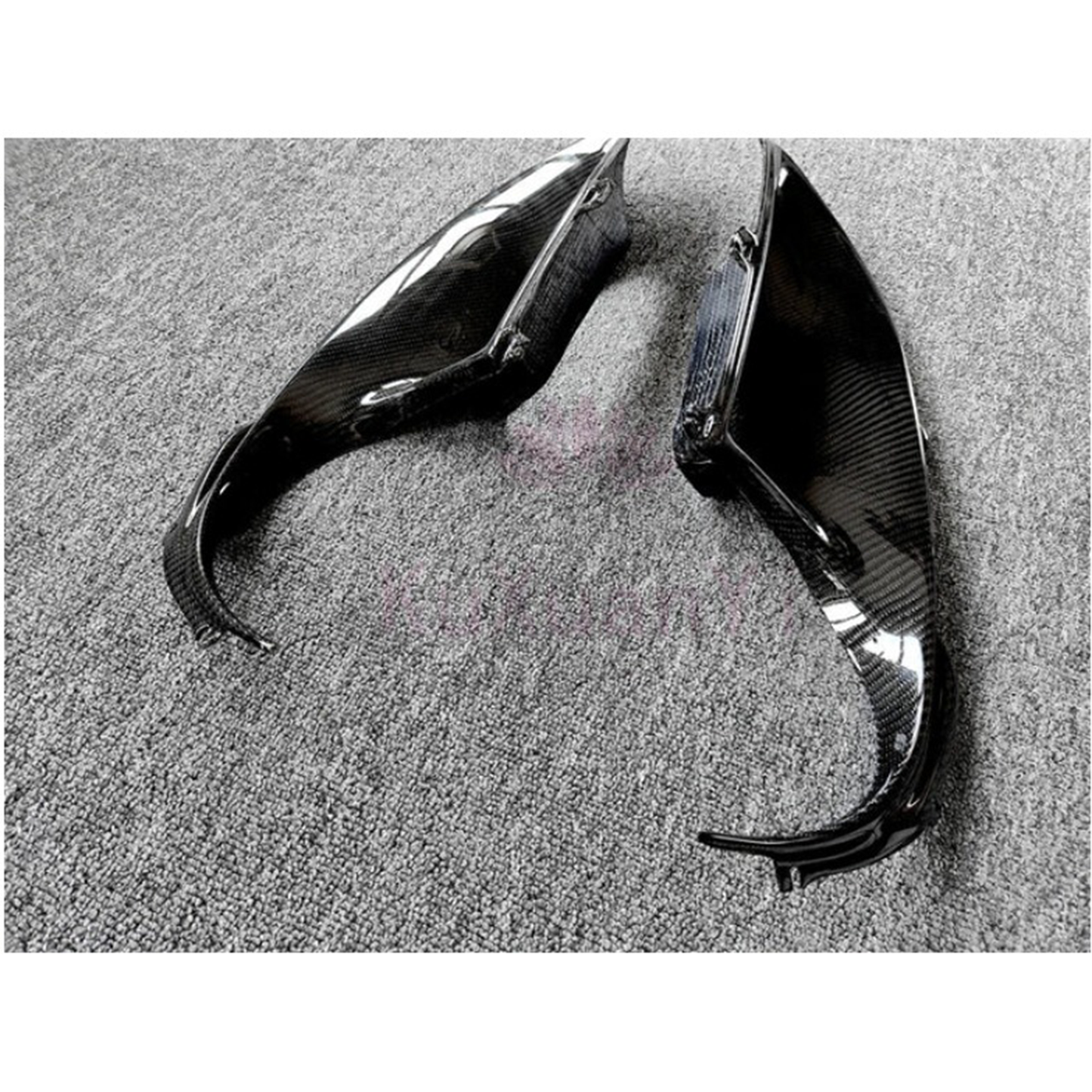 N Style Carbon Fiber Rear Fog Tail Light Surround Cover for Ferrari 488 GTB / Spider